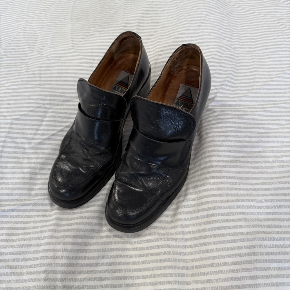 Black Leather woman’s vintage Aldo Loafers